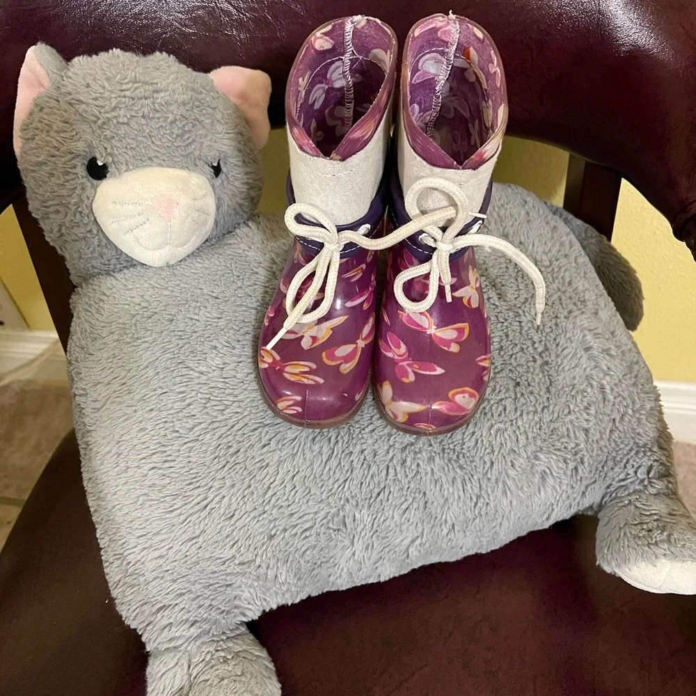 Shoes size 9